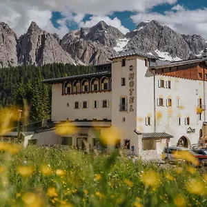 Passo Tre Croci Cortina Hotel Cortina dʼAmpezzo